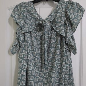 Green and White Patterned Sleeveless Top